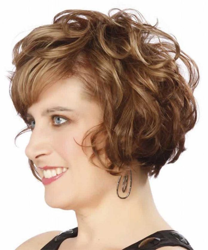 20 Trendy Short Curly Hairstyles to Try Now! | LivingHours