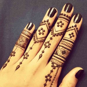 Top 15 Mehndi Designs for Fingers | LivingHours
