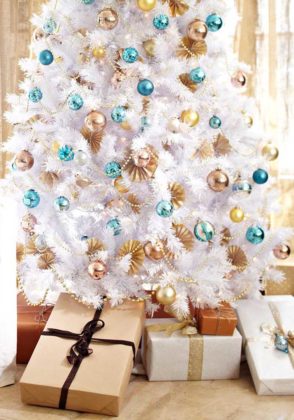 white-christmas-tree-decoration-ideas-06