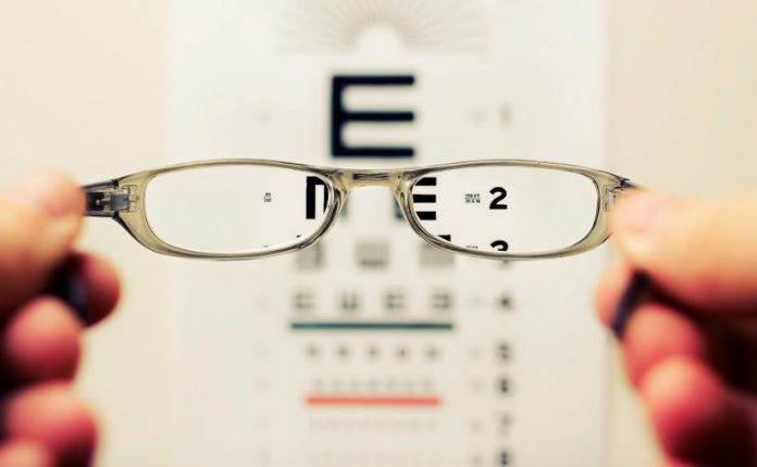 How-to-improve-your-eyesight-825x510